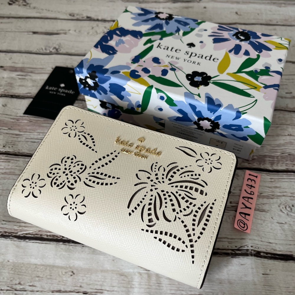 Kate Spade Boxed Madison Perforated Medium Bifold Wallet🎈🎈